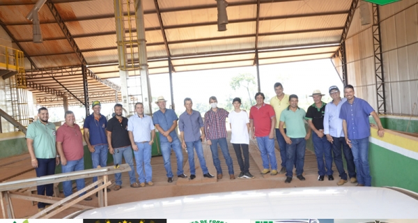 Empresrio Zize participa de reunio no distrito Cidade Morena de Aripuan para tratar sobre MT-183